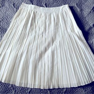Talbots, white pleated skirt, size 6